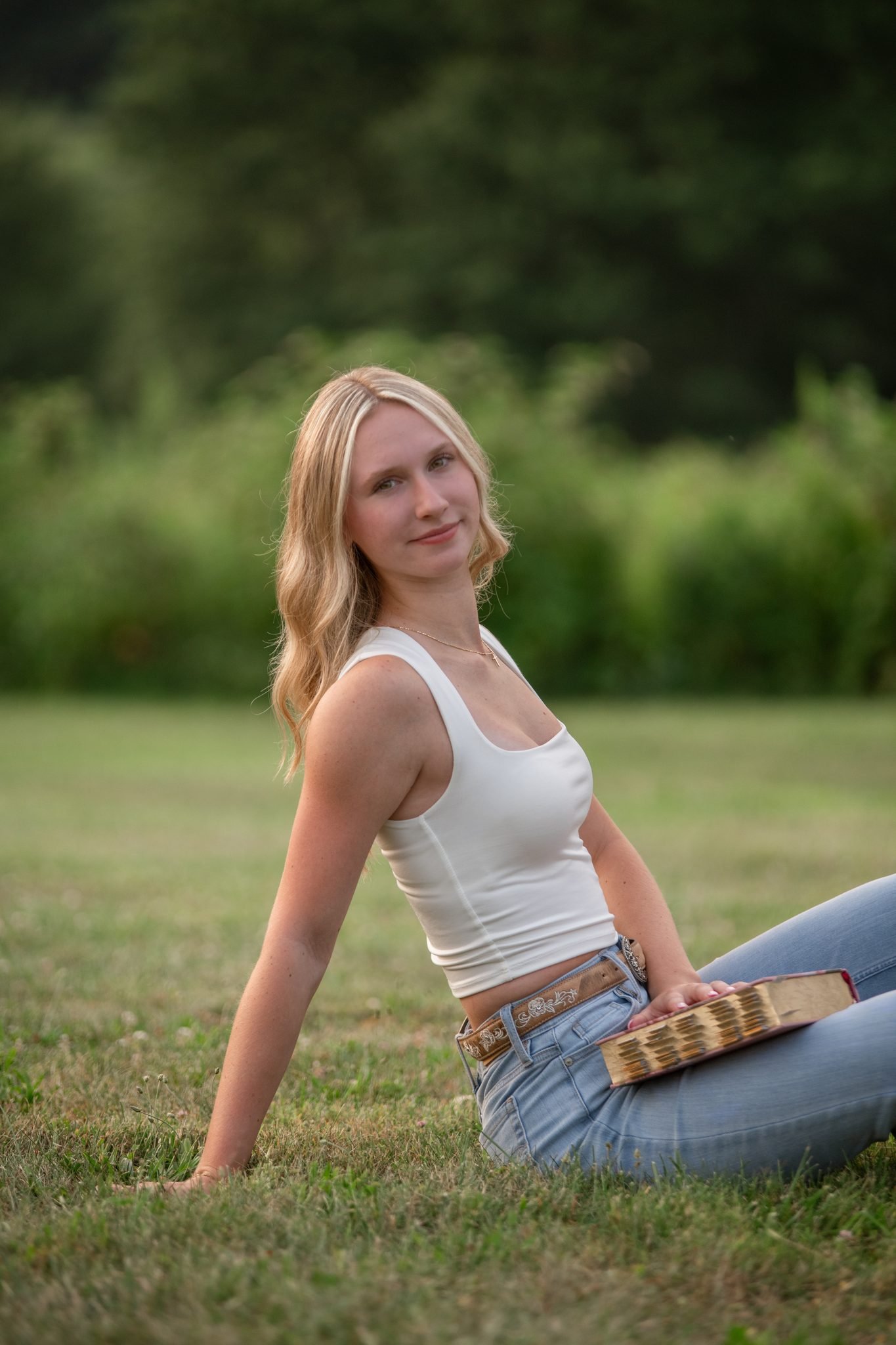 Senior portrait session Ephrata PA, Jaelynn sitting with her bible at Middle Creek