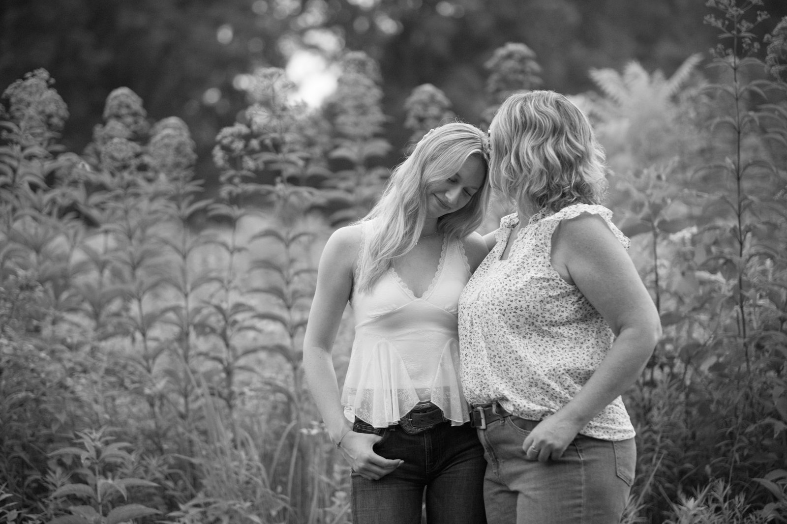 Black and white senior portrait with mom at Middle Creek, Lancaster County PA